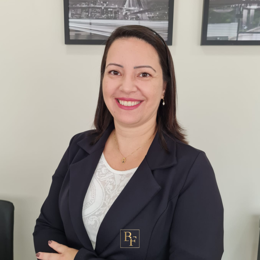 Dra. ALESSANDRA BARBOSA FURONI OAB/SP 371.491 Sócia Formada em Direito e Ciências Contábeis Especialista em Direito do Trabalho e Cálculos